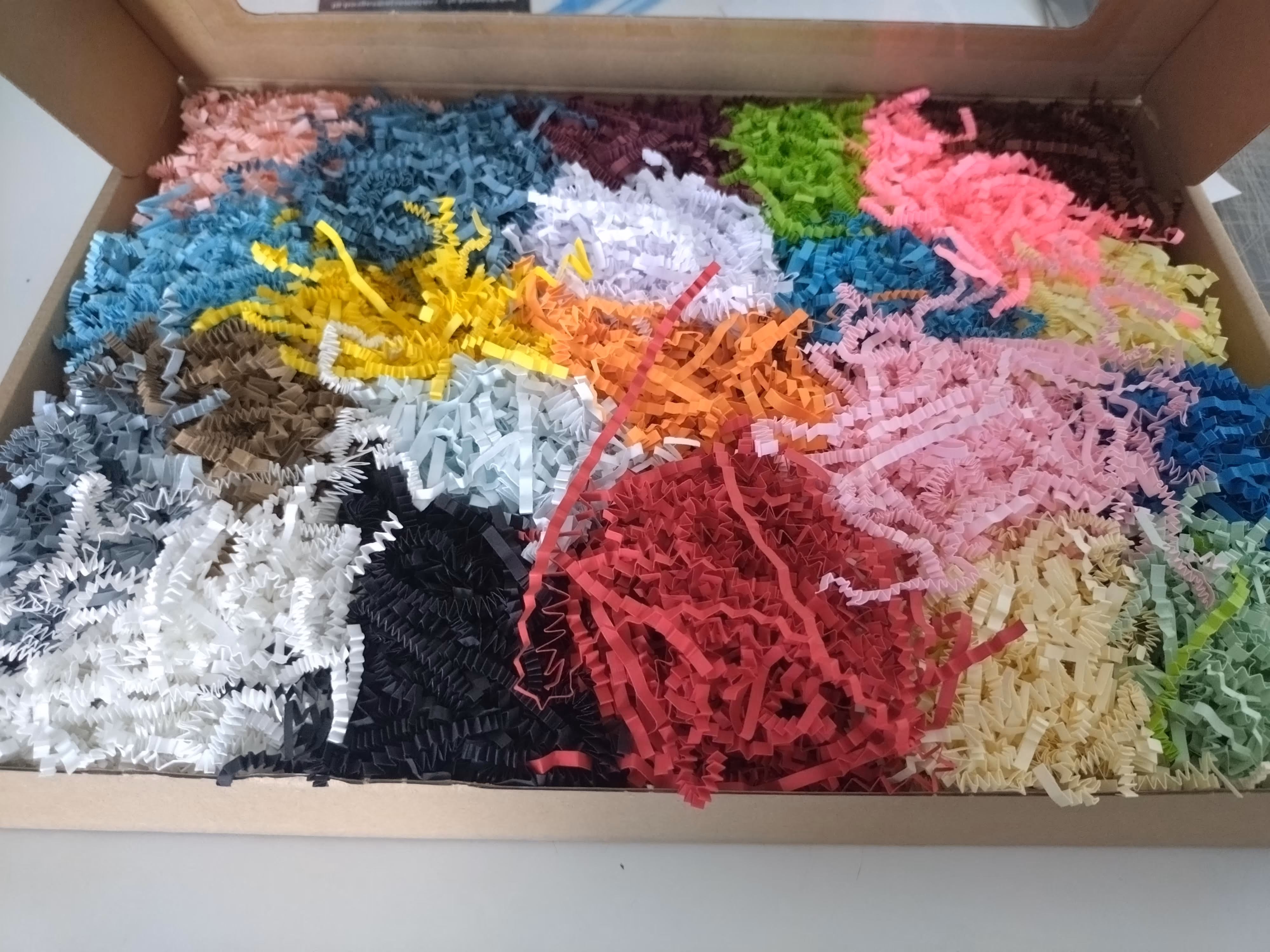 Paper Shreds for packaging, production and logistics